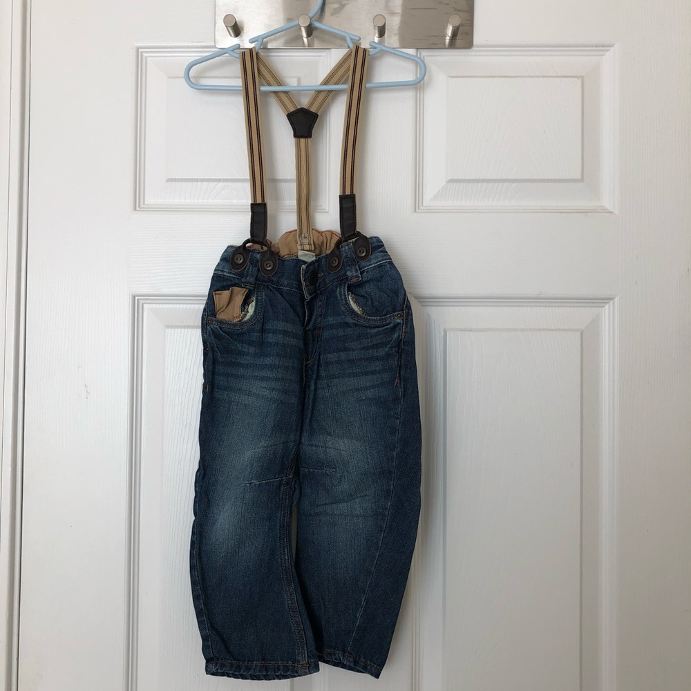 H&M distressed jean w/suspenders